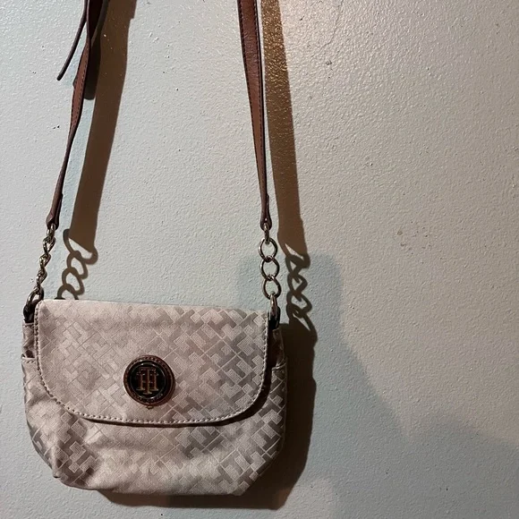 Tommy Hilfiger purse - Picture 1 of 3